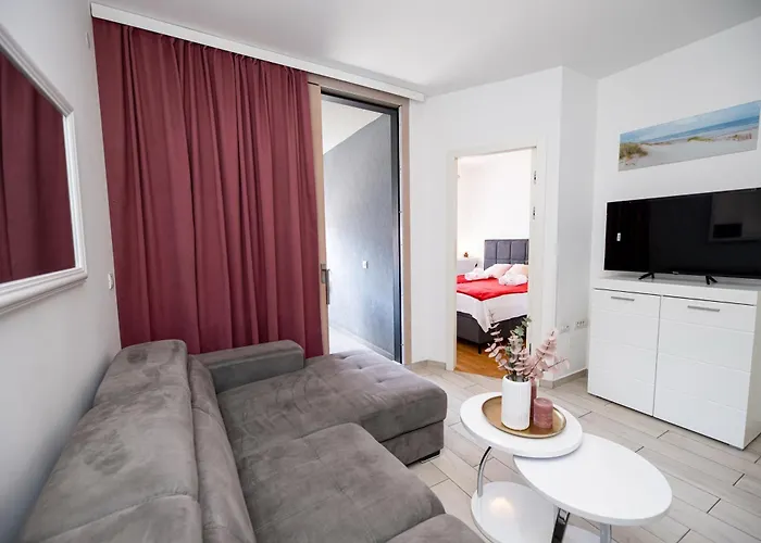 Adrian דירה זאדאר