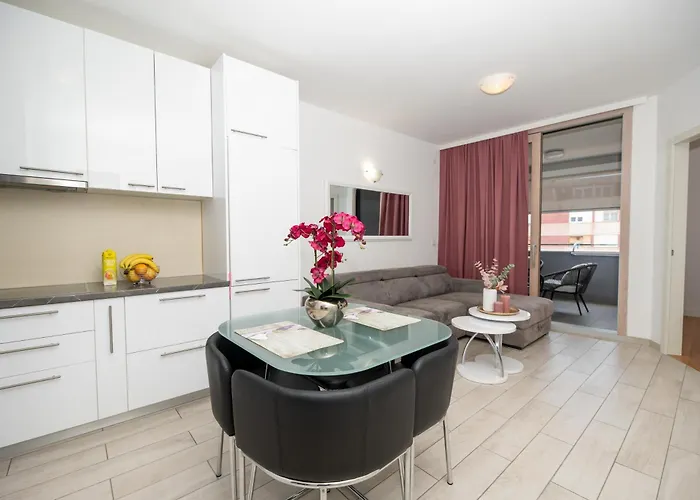 דירה Adrian זאדאר