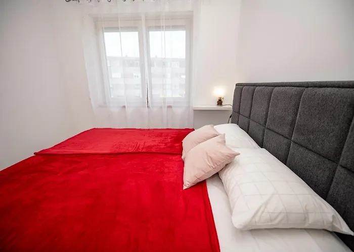 Adrian דירה זאדאר